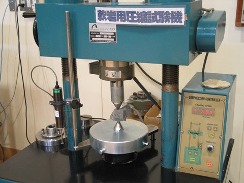 点載荷試験機